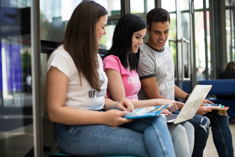 Online oktatás egyetemi hallgatóként - előny vagy hátrány?