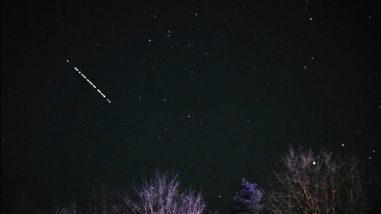 A fényfüzér szerdán koraeste világította meg az eget (Fotó: Youtube)