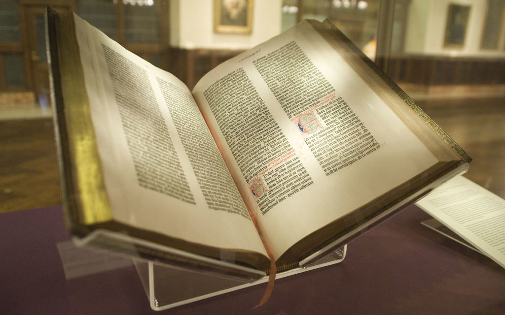 Egy eredeti Gutenberg-biblia (fotó: Wikipedia)