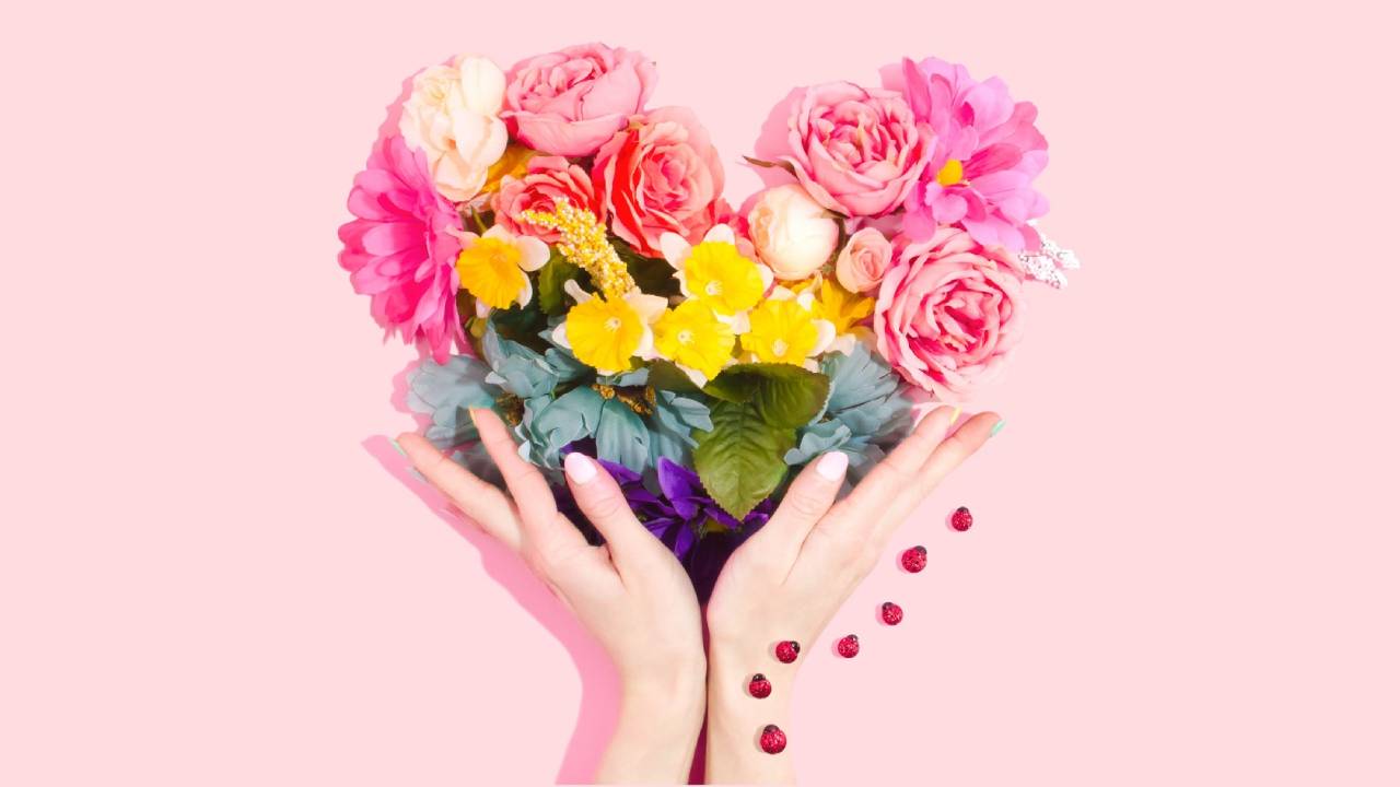 romantikus szív virágokból