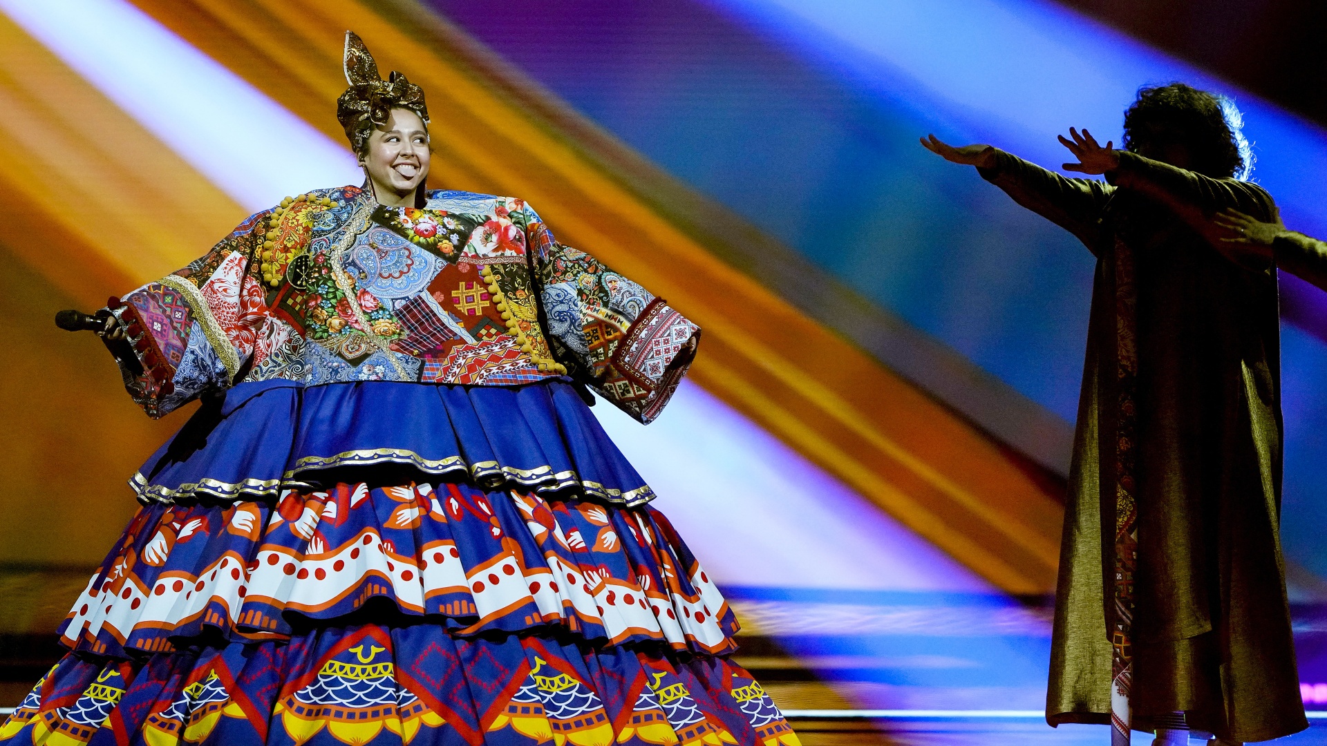 Az orosz Manizha a Russian Woman című dallal az Eurovíziós Dalfesztivál 2021-es döntőjének főpróbáján Rotterdamban
