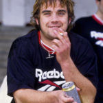 Robbie Williams dohányzik