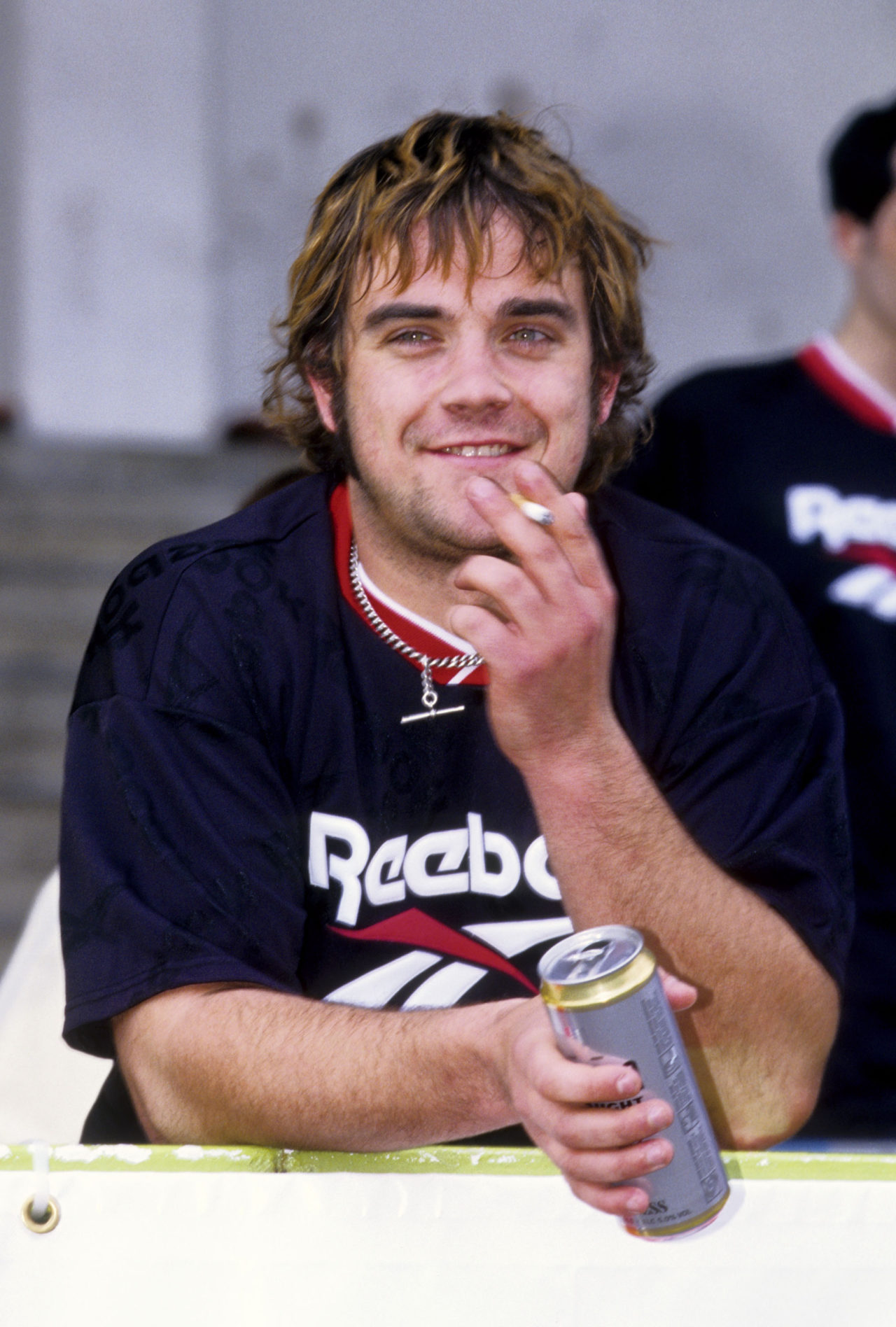 Robbie Williams dohányzik