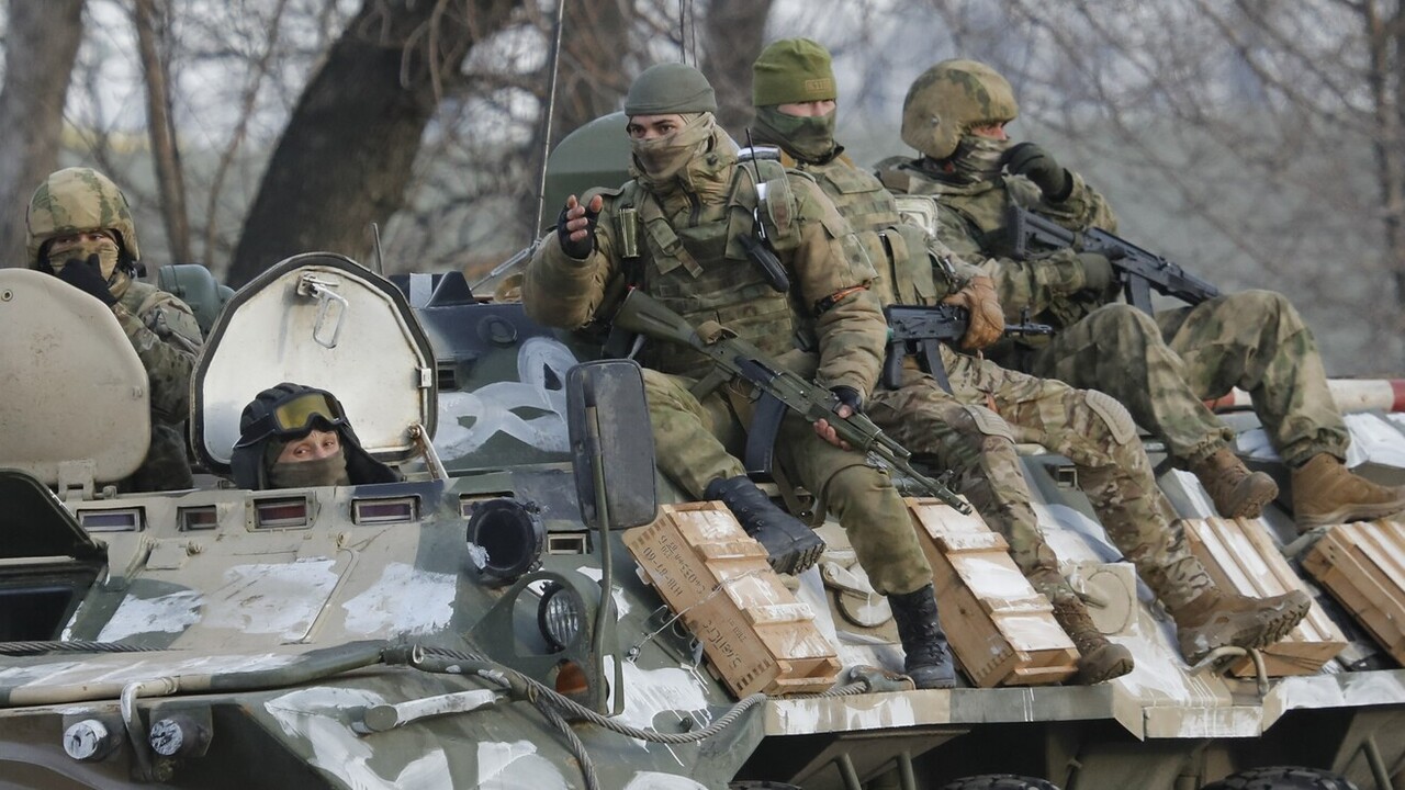 Orosz katonák, tank