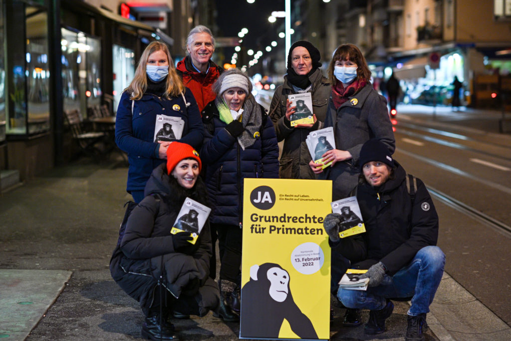 állatvédők Svájc népszavazás alapvető jogok biztosa majom