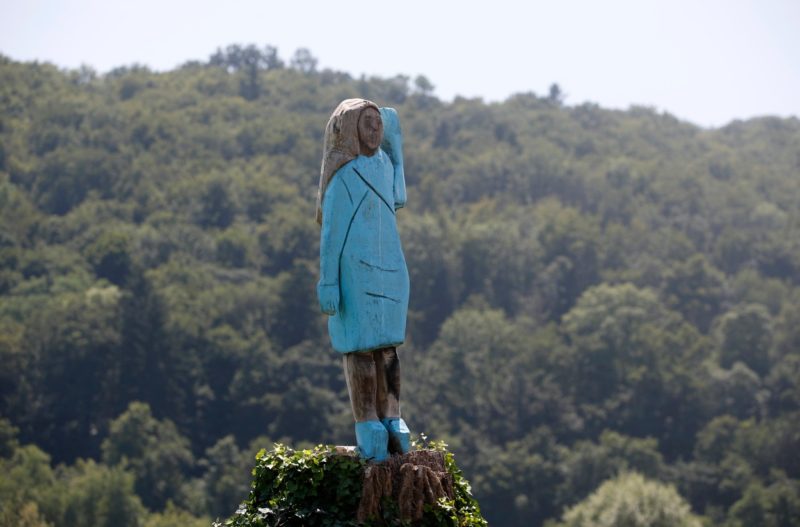 Melania Trump szobra a szlovéniai Sevnicában