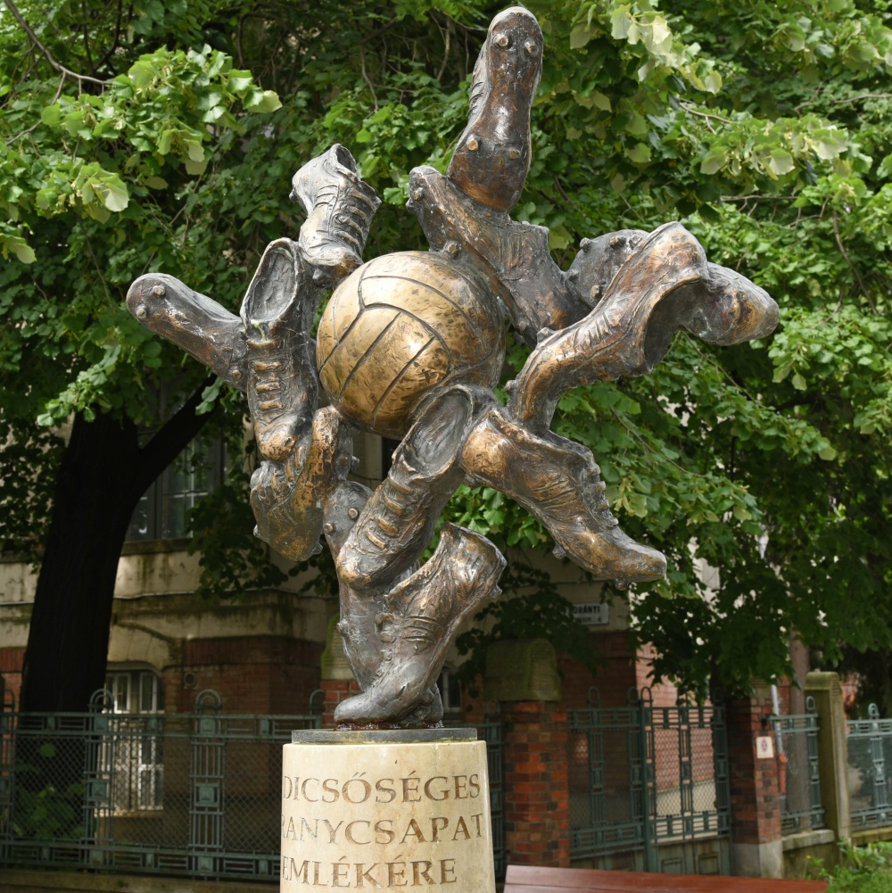 Szeged, Aranycsapat szobor