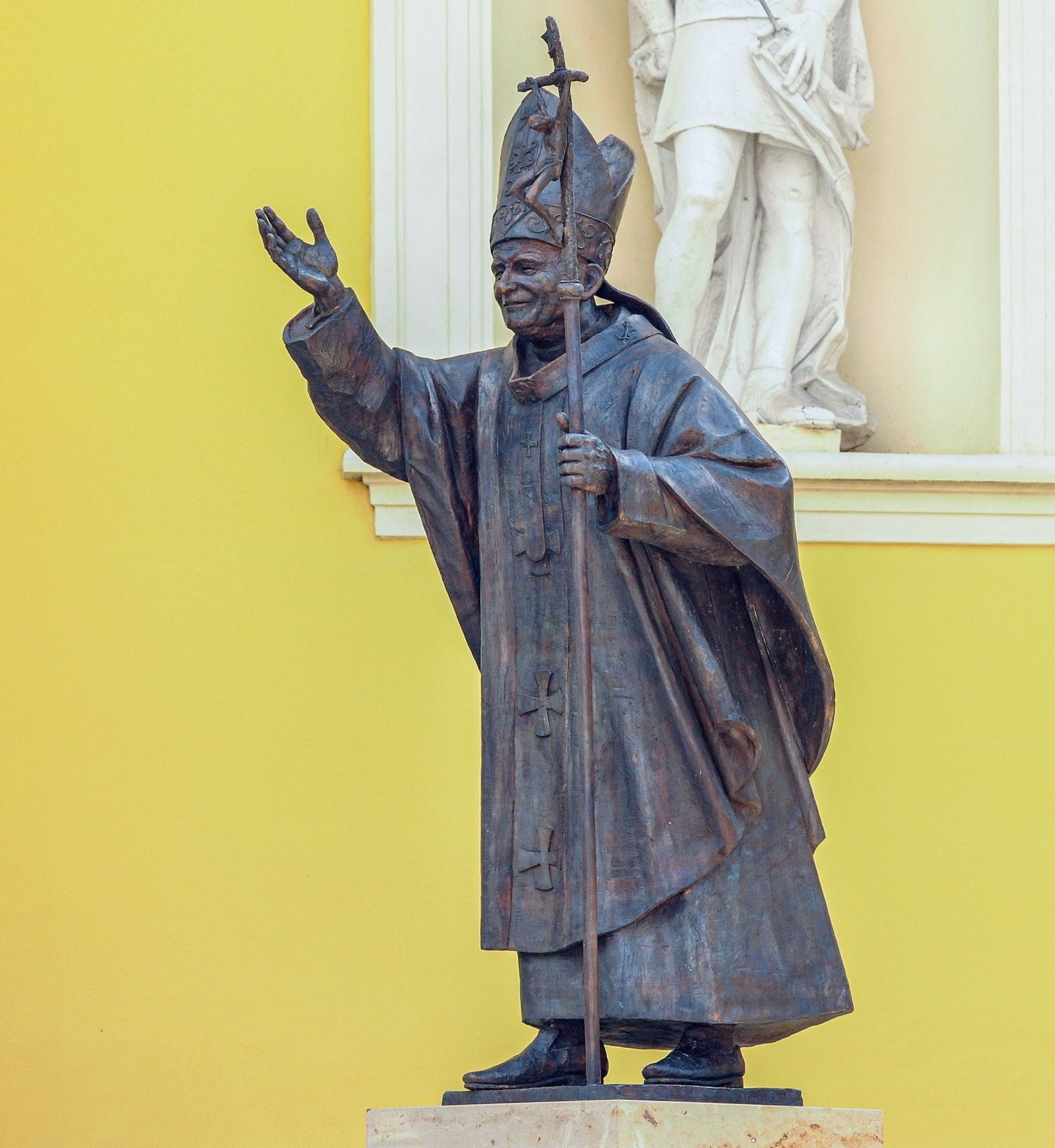 Szent II. János Pál pápa szobor, Debrecen