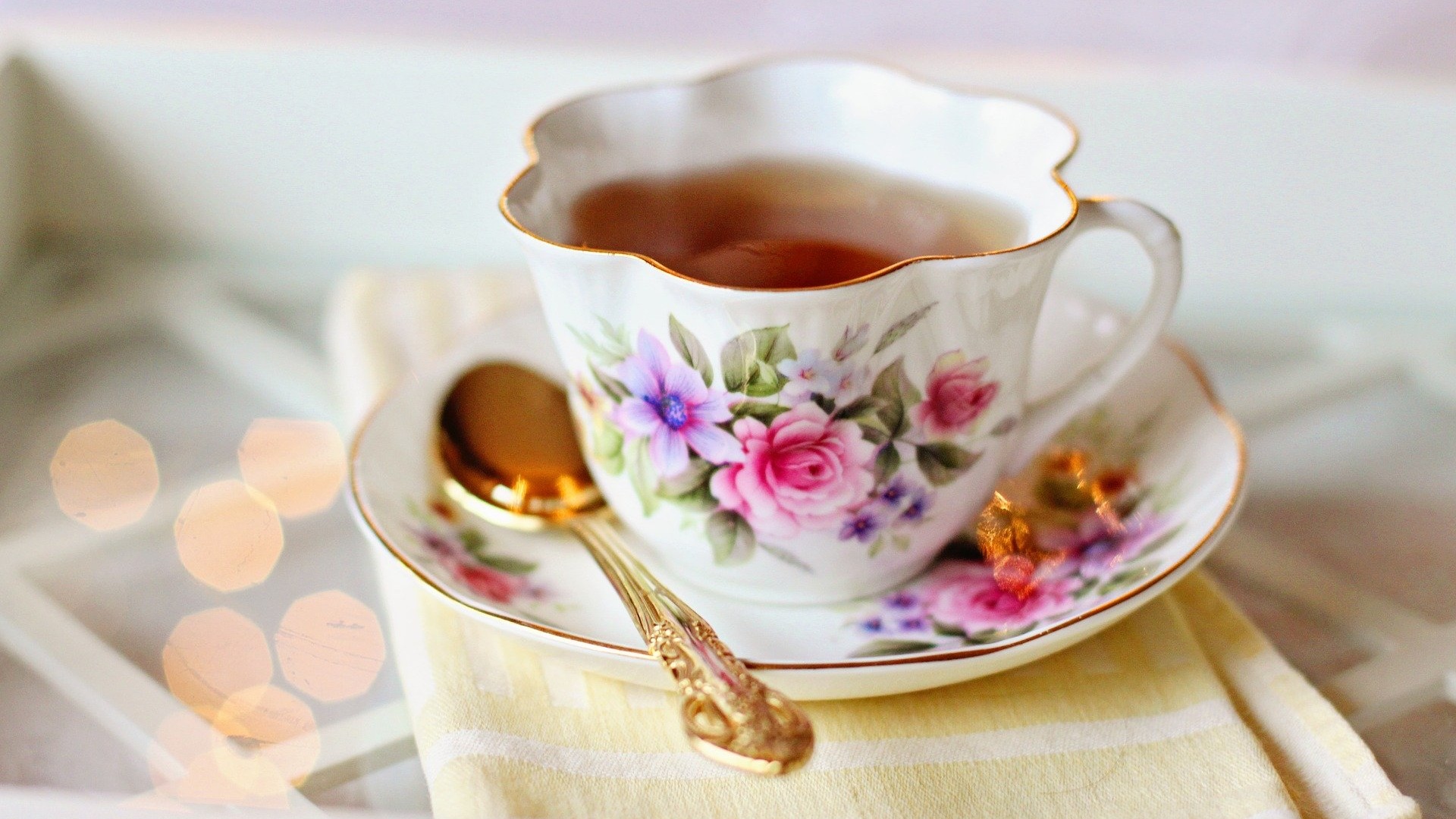 Rázúdult a népharag az amerikai nőre, aki szerint így kell angol teát készíteni