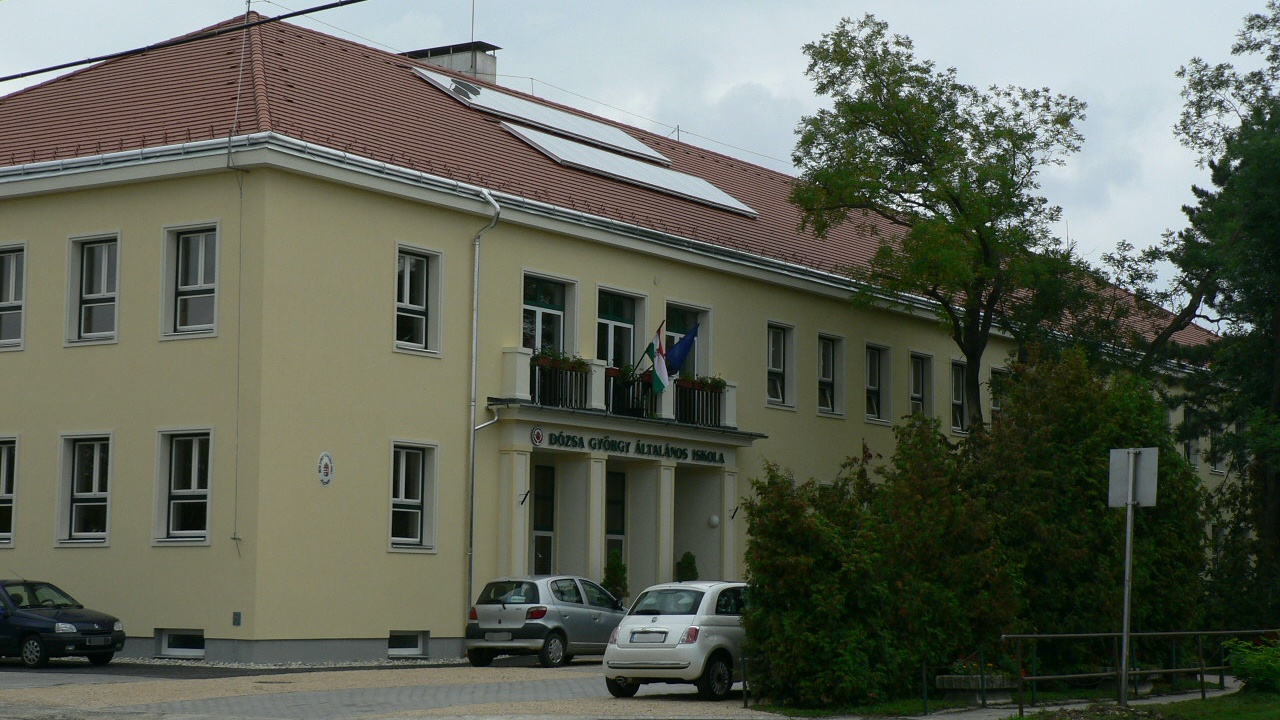 A veszprémi Dózsa György Általános Iskola épülete