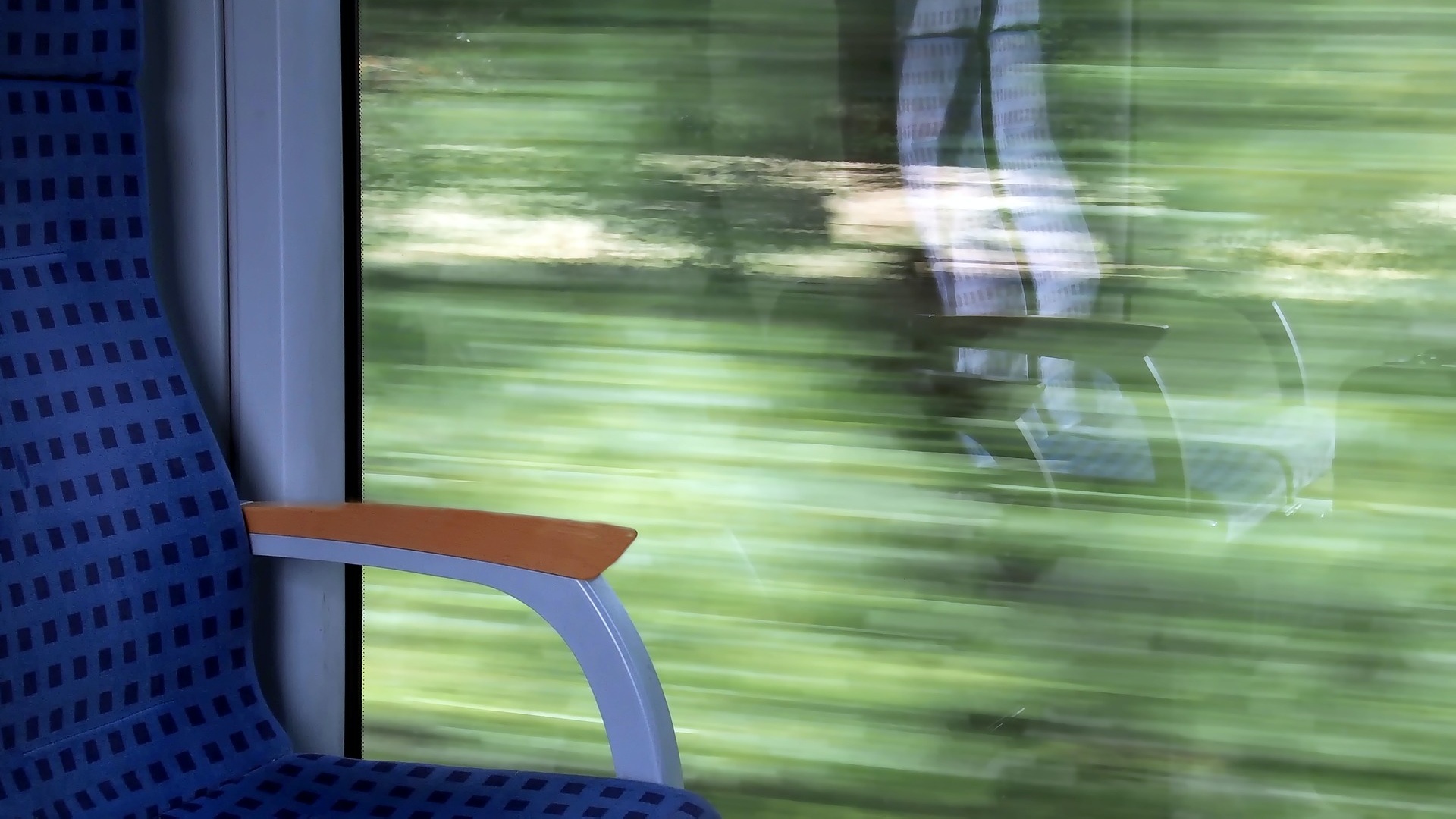 Sokkoló videó: ennyi koszt rejt az ülés a vonaton