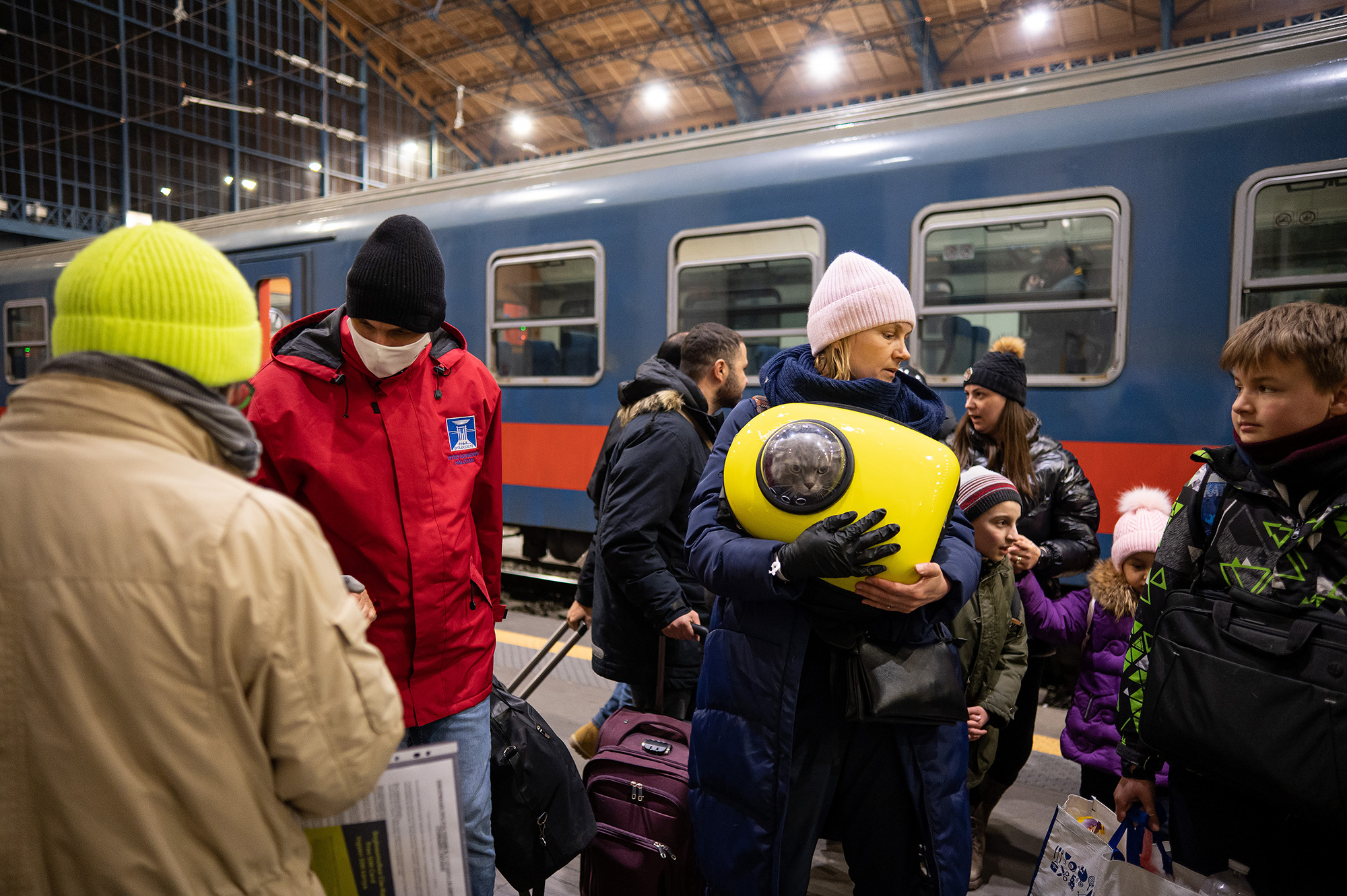 Menekültek a Nyugati pályaudvaron