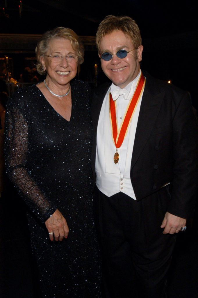 Sir Elton John és édesanyja Sheila Farebrother (Fotó: KMazur/WireImage)
