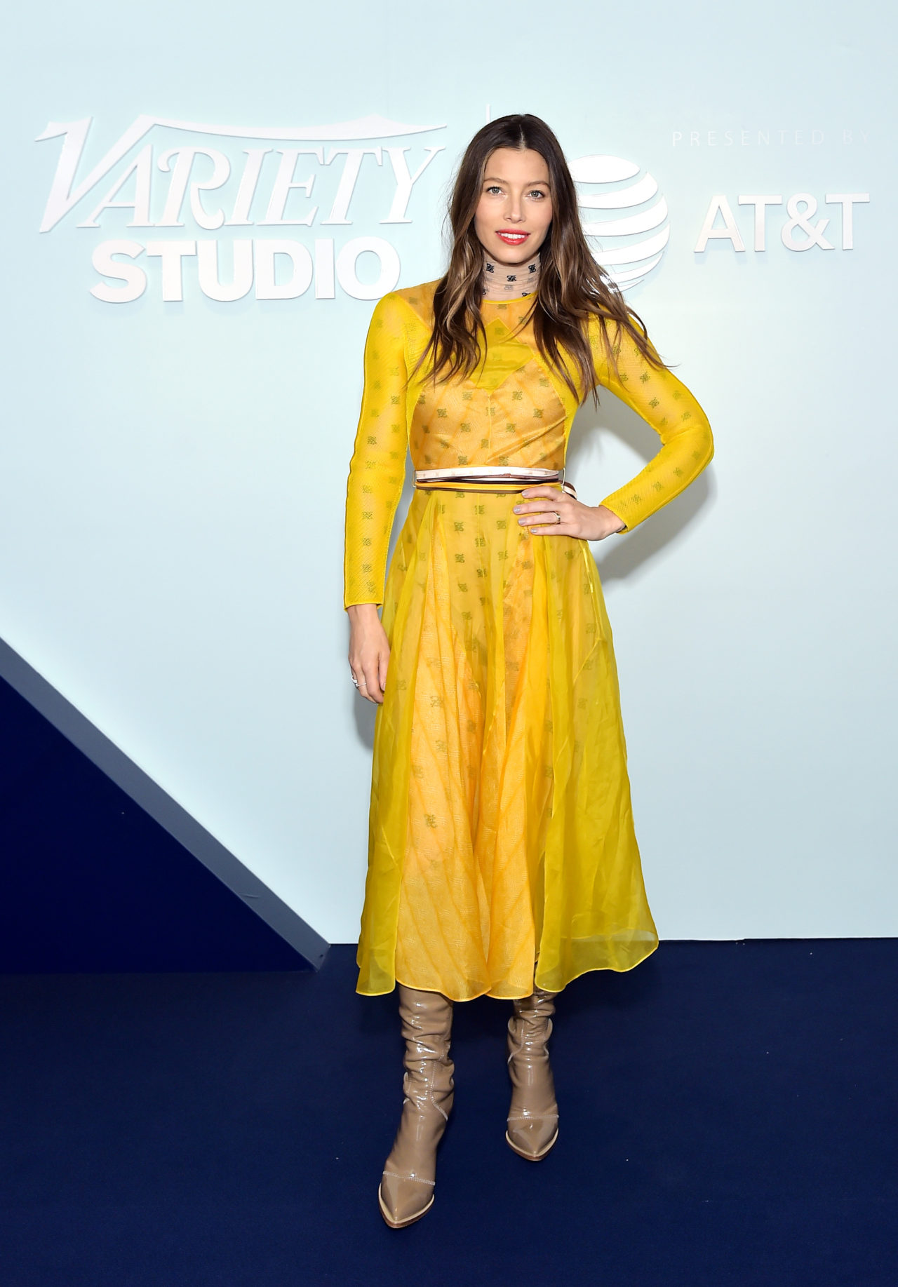 Jessica Biel sárga ruhában