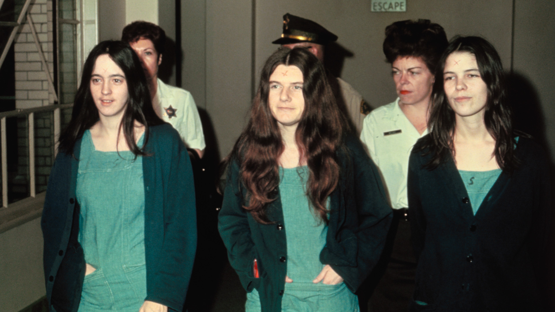 Manson lányok gyilkosság szekta vallás