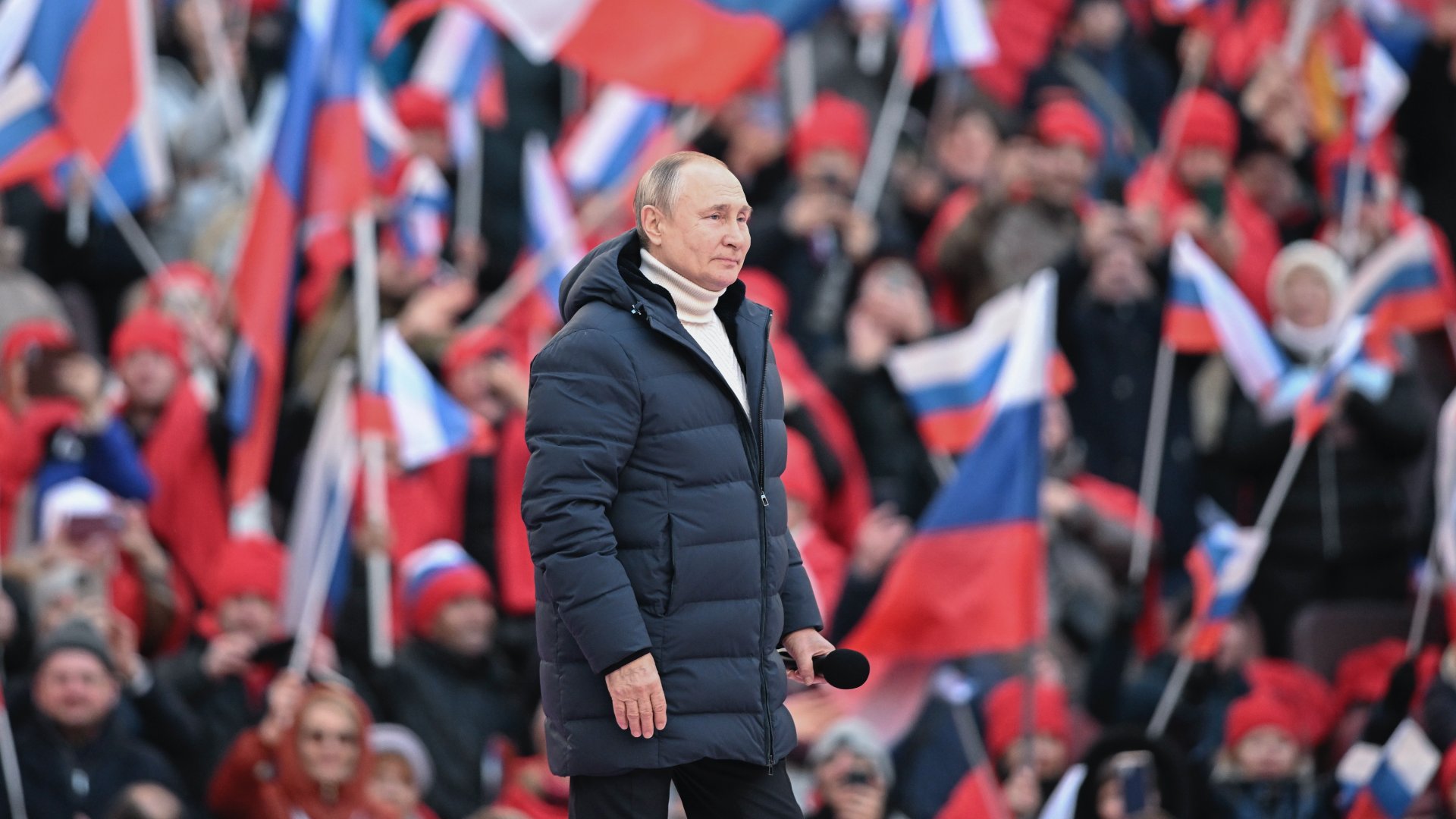 Vlagyimir Putyin orosz elnök a Krím Oroszországhoz csatolásának nyolcadik évfordulója alkalmából rendezett koncerten Moszkvában 2022. március 18-án.