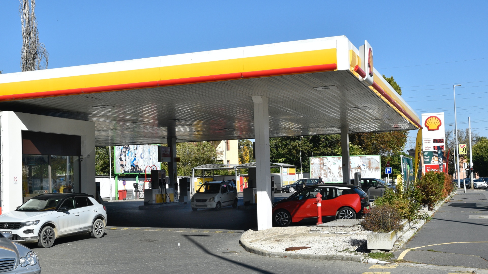 Egy Shell benzinkút Budapest XIII. kerületében a Váci úton