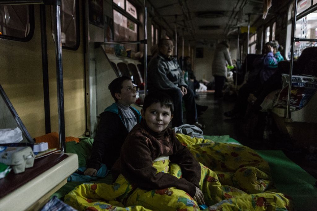 ukrán kisfiú a metróban