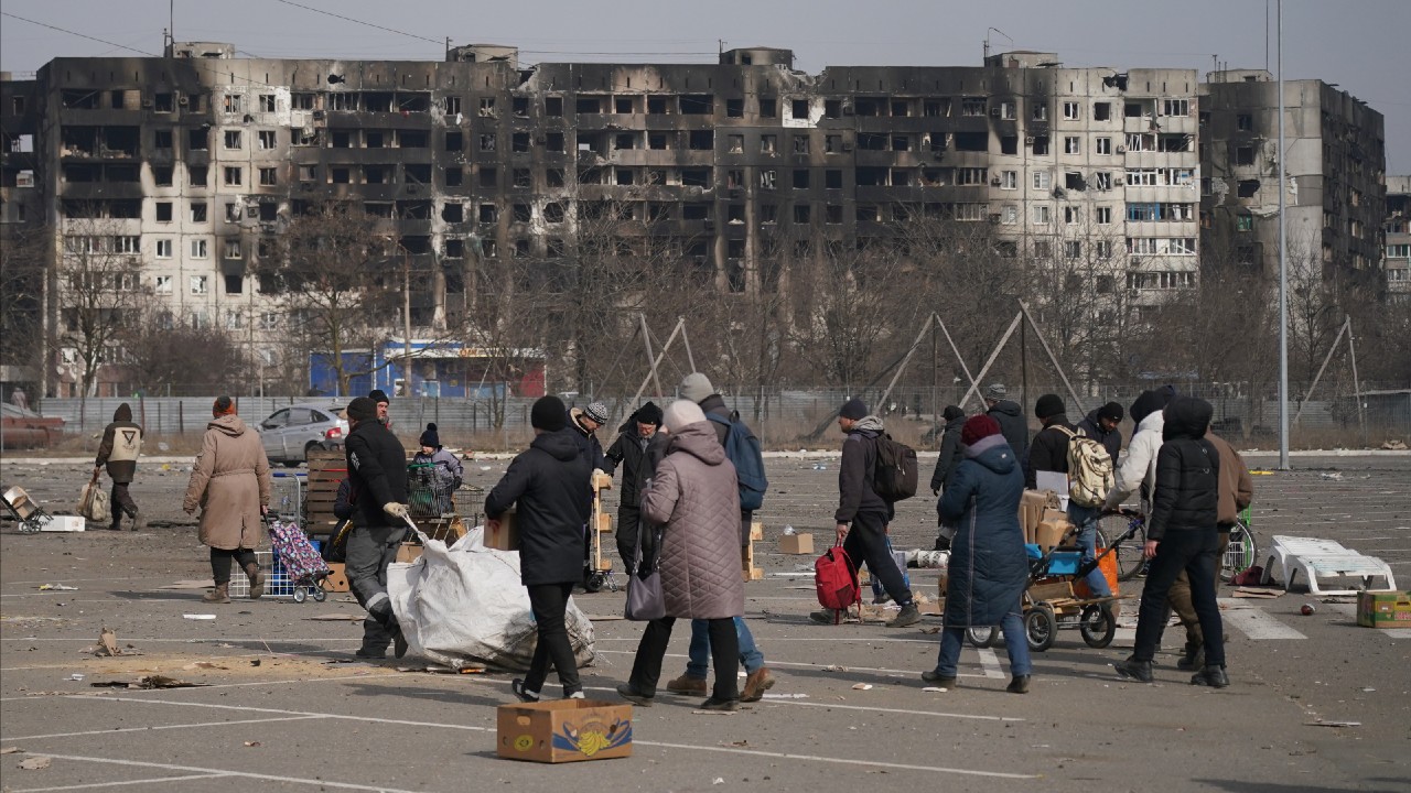 Menekültek Mariupol városában