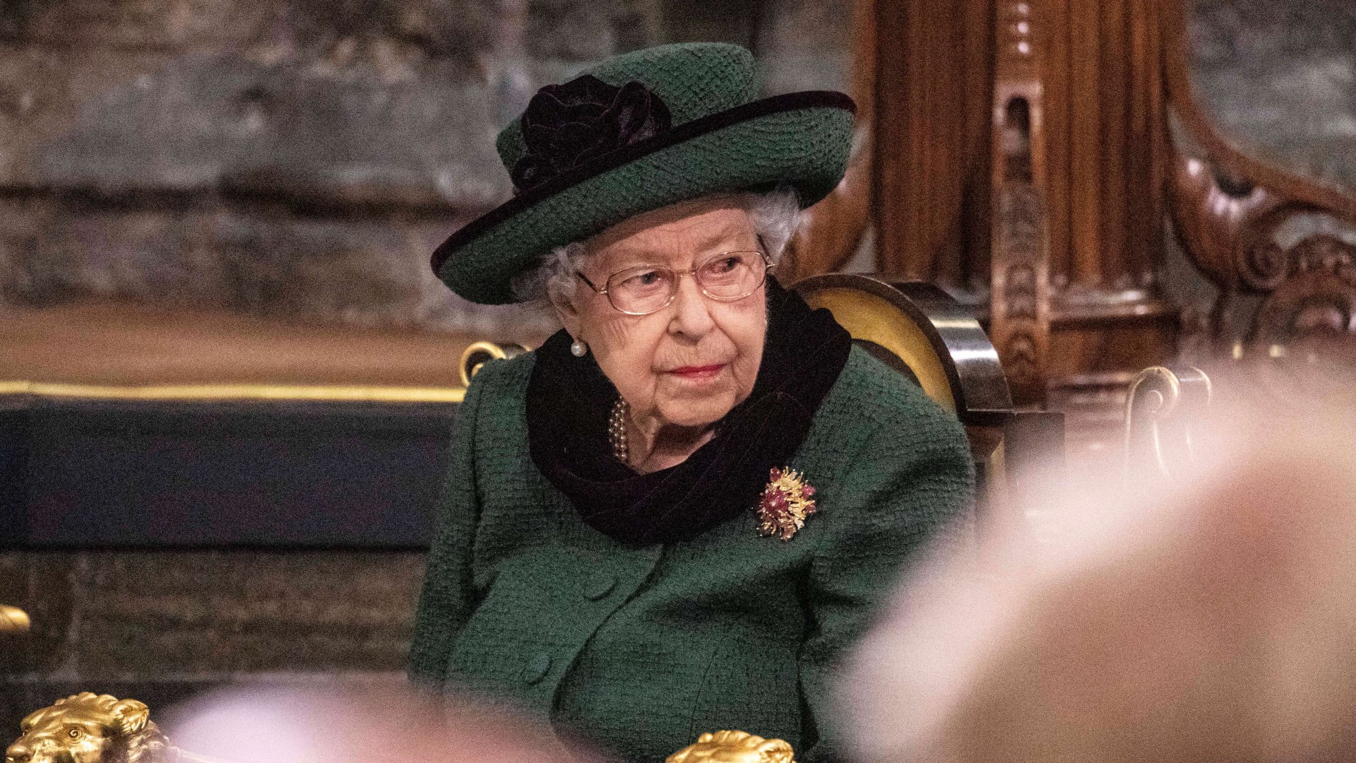 II. Erzsébet brit királynő részt vesz a néhai férje, Fülöp brit herceg, Edinburgh hercege tiszteletére tartott hálaadó istentiszteleten a Westminster apátságban London központjában 2022. március 29-én