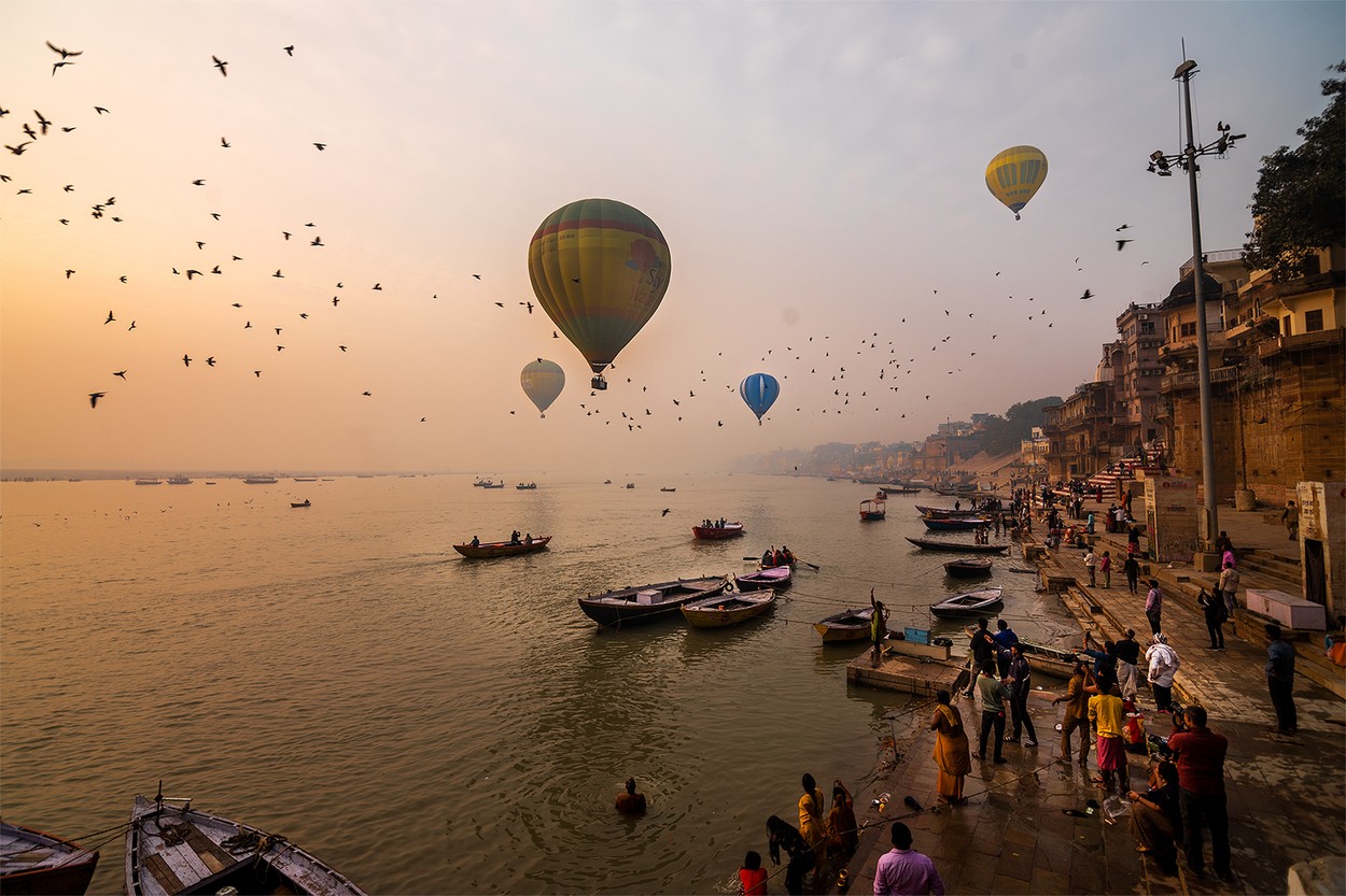 A balloon festival was organised for three days in Varanasi, India, during Dev Deepawali in November 2021. The ghats of Varanasi and the balloons during the sunrise were mesmerising to watch. The vivid colours of hot air balloons in the air is a novel sight for the people. The hot air balloons passing through the dim blue sky add vigour to the festival. By Darshan Ganapathy. VARANASI, INDIA: UNBELIEVABLE pictures of both the natural world and man-made structures have been named as the shortlisted photos in this year’s open competition of the Sony World Photography Awards. One of the landscape category photos, Outburst by Luis Manuel Vilarińo Lopez from Spain, shows Iceland’s youngest volcano, Geldingalir, with lava flowing down its sides towards the camera. Another photo, Murmuration by James Crombie, shows a flock of starlings over Lough Ennell in Ireland, forming the shape of a large bird in flight. The photos have been shortlisted in the open competition of the Sony World Photography Awards 2022, run by the World Photography Organisation and judged by Hideko Kataoka, Director of Photography at Newsweek Japan. mediadrumimages/DarshanGanapathy,Image: 670956045, License: Rights-managed, Restrictions: , Model Release: no, Credit line: Profimedia