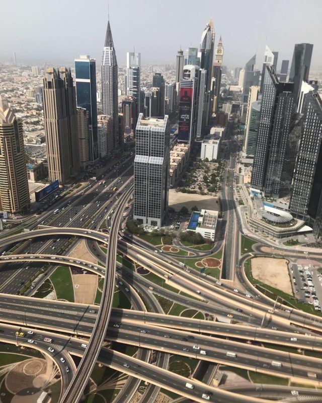 Ilyen volt körbesétálni Dubaj egyik felhőkarcolóját, és aztán alámerülni az óváros múltjába