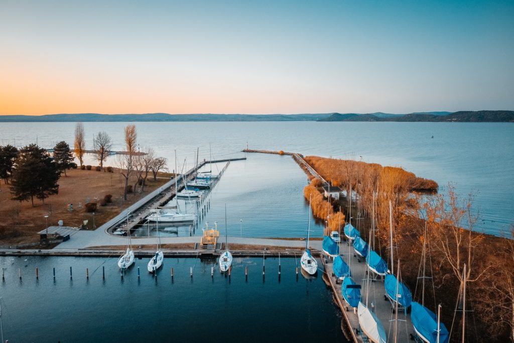 Érkezik a nyár: 20 fokosra melegszik a Balaton és a Velencei-tó