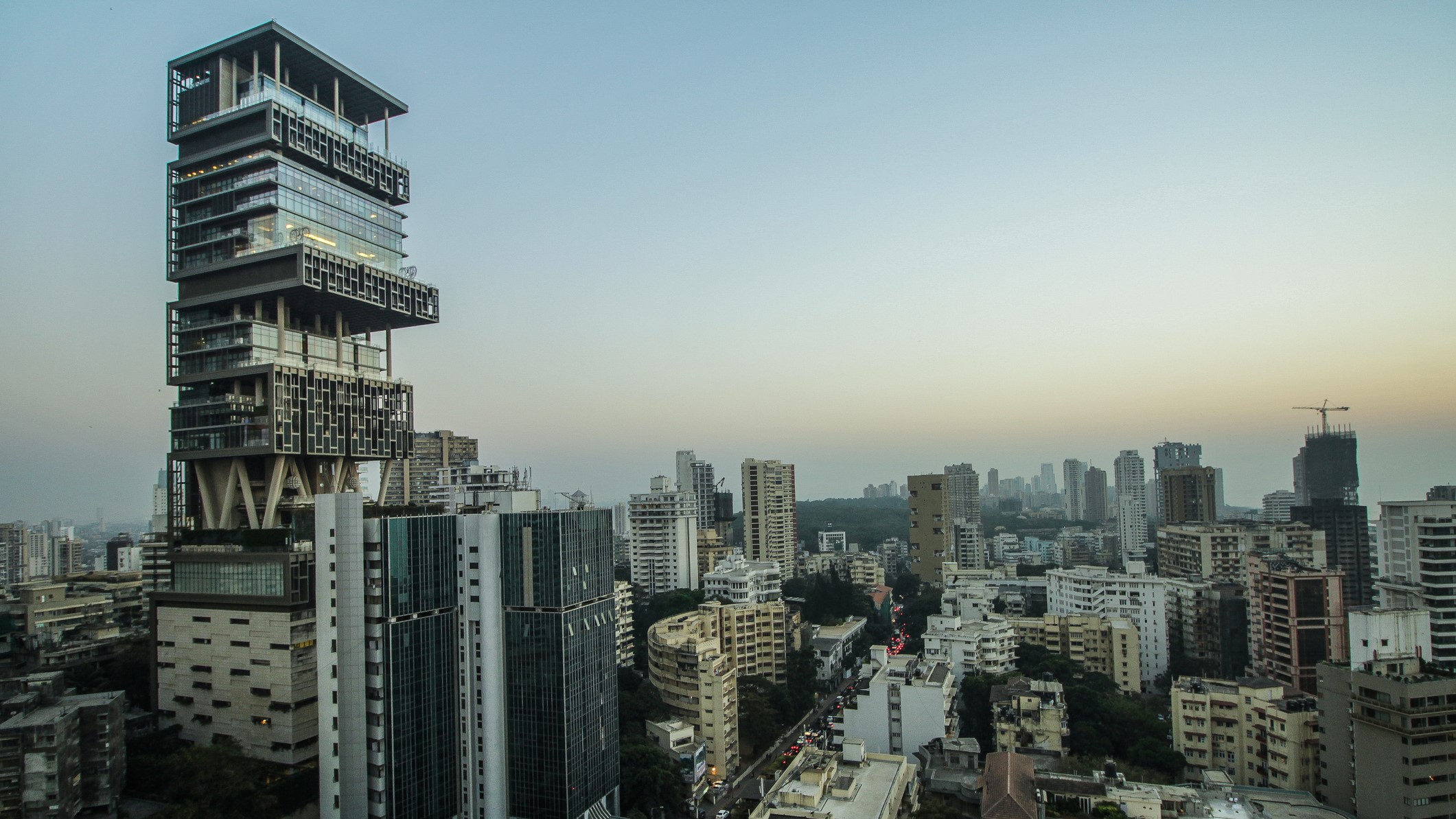 Így magasodik Mumbai fölé a világ legdrágább lakóháza (Fotó: Getty Images)