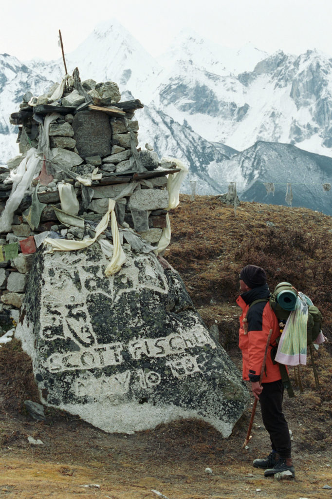 Scott Fischer emlékmű Mount Everest hegymászó tragédia vihar