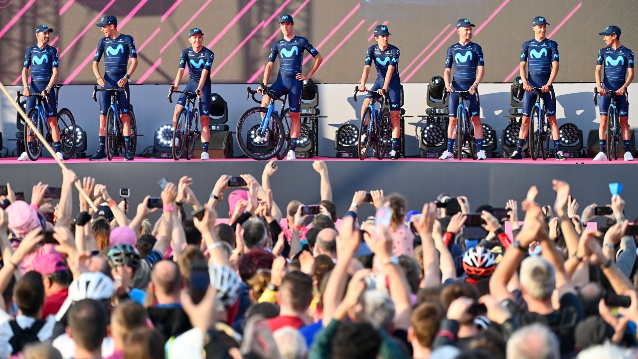 Giro d'Italia – A zsúfolásig telt Hősök terén köszöntötték a csapatokat