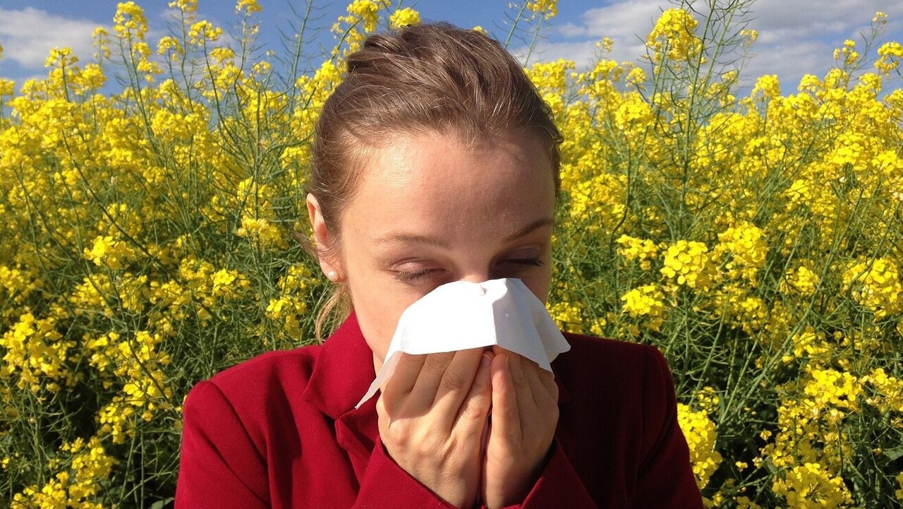 allergiás nő