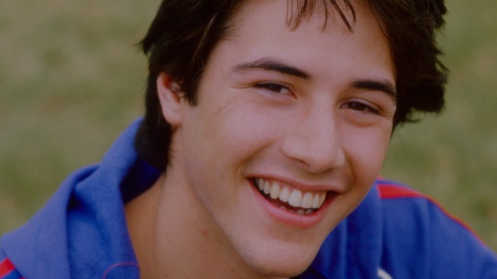 A 20 éves Keanu Reeves egy Teddy maci kiállításon riporterkedett, te pedig megszakadsz a röhögéstől