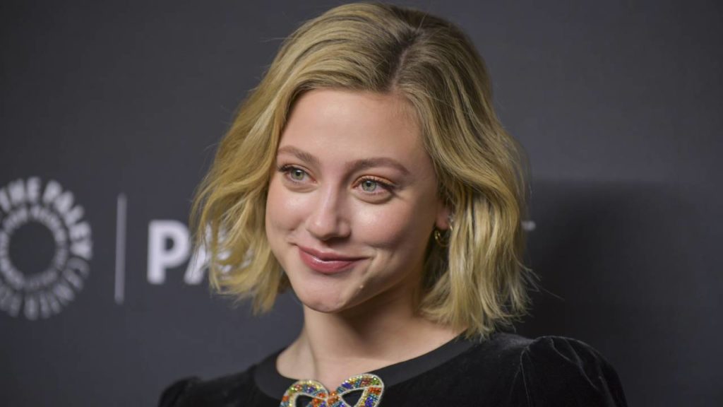 „Ilyet bevallani a Met-gála közepén… Undorító”- Lili Reinhart kiosztotta Kim Kardashiant