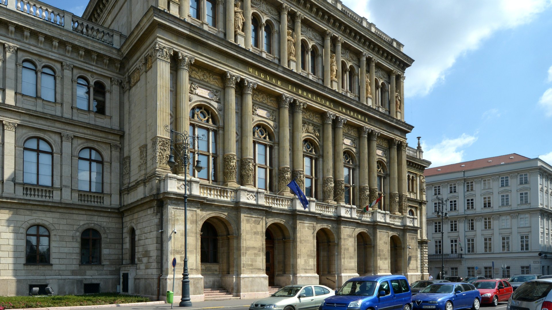 A Magyar Tudományos Akadémia székháza Budapest V. kerületében, a Széchenyi István tér 9. alatt