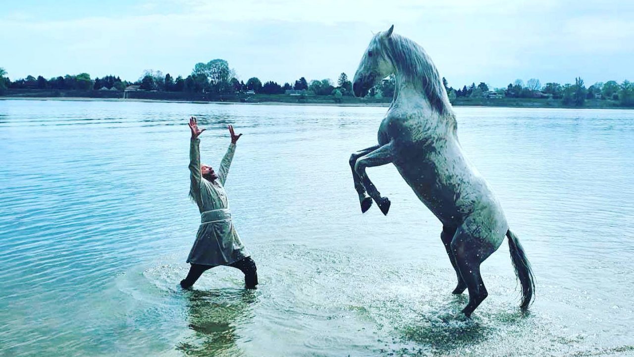 Pintér Tibor és a lova A világ vadlova című videoklipben