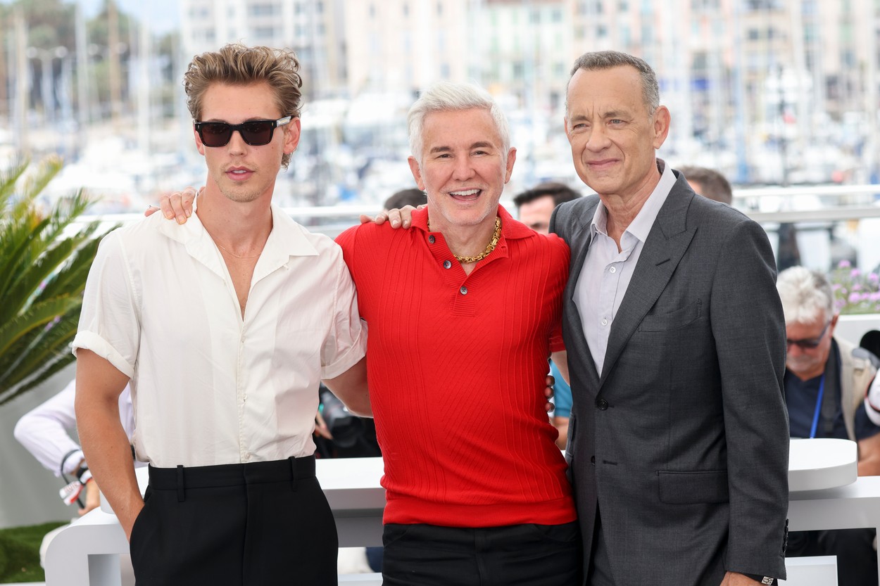 Tom Hanks Austin Butlerés Baz Luhrmann társaságában a Cannes-i Filmfesztiválon 2022-ben.