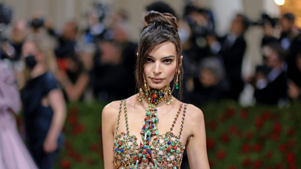 Emily Ratajkowski eladja a luxuslakását