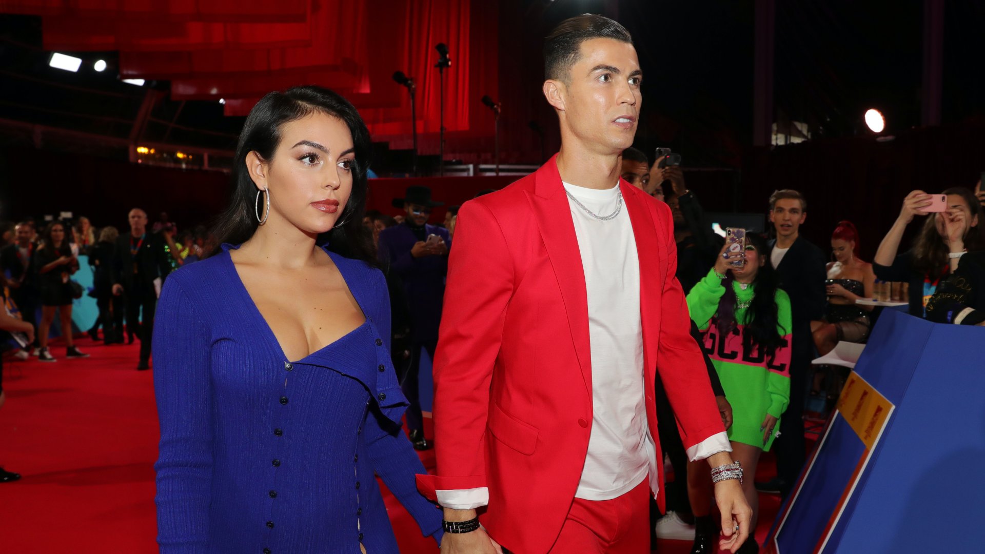 Georgina Rodriguez és Cristiano Ronaldo MTV EMA 2019 rendezvényen a FIBES Konferencia- és Kiállítási Központban 2019. november 3-án, Sevillában, Spanyolországban