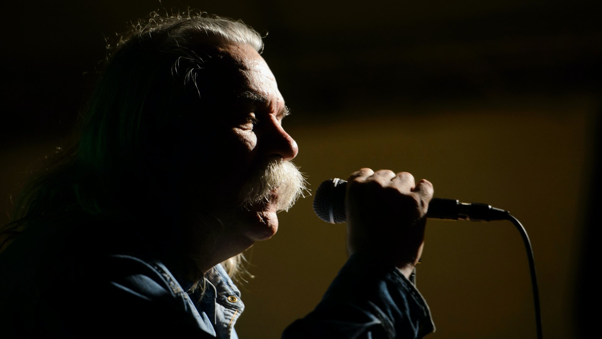 Schuster Lóránt énekes a III. Balogvölgyi Rock Fesztiválon a szlovákiai Nagyabalogon 2013. június 29-én