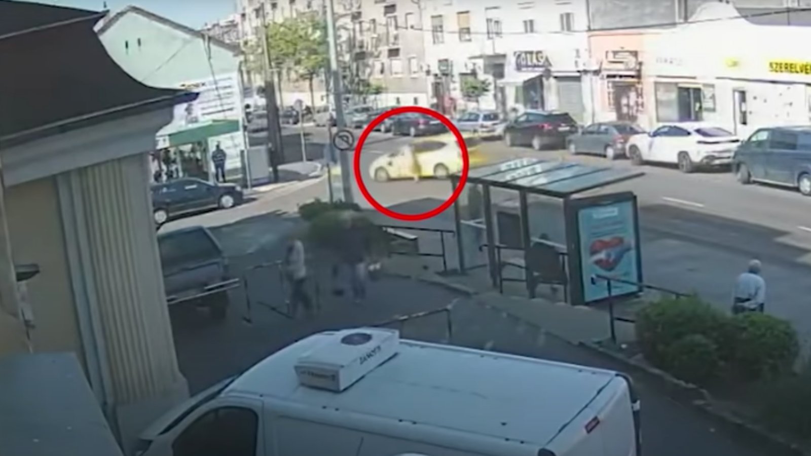 Egy sárga autó szándékosan elgázol egy férfit Pesterzsébeten május 3-án