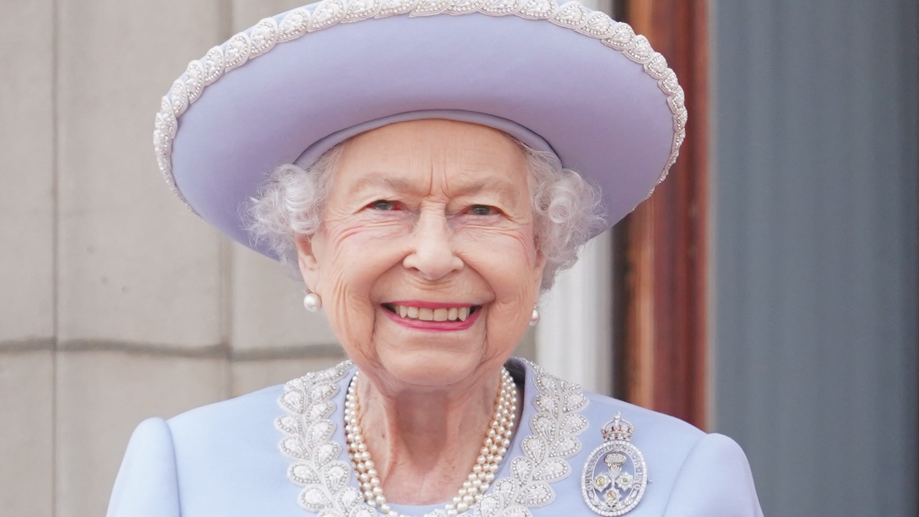 II. Erzsébet a Buckingham-palota erkélyén a platinajubileumi ünnepség alatt