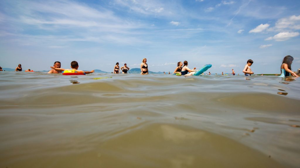 Akár 30 fokos is lehet a Balaton a héten