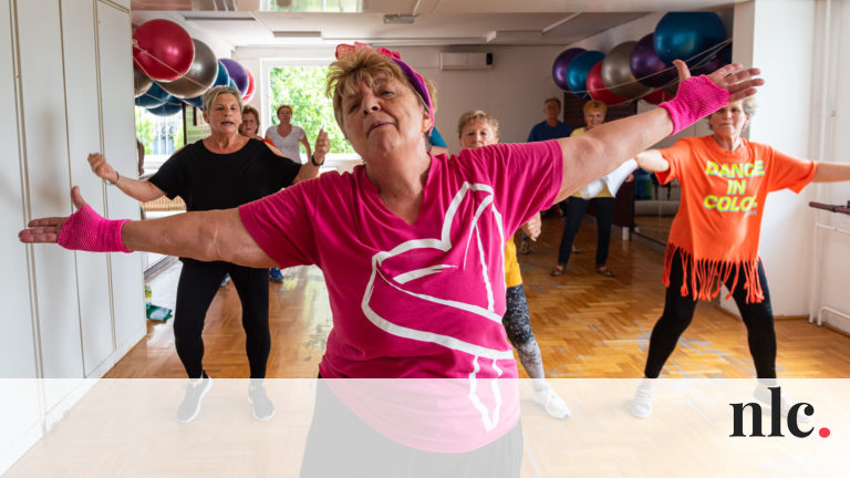 Elképesztő zumbaórákat tart a 73 éves Erzsike – Nézd meg, ha rossz napod van!