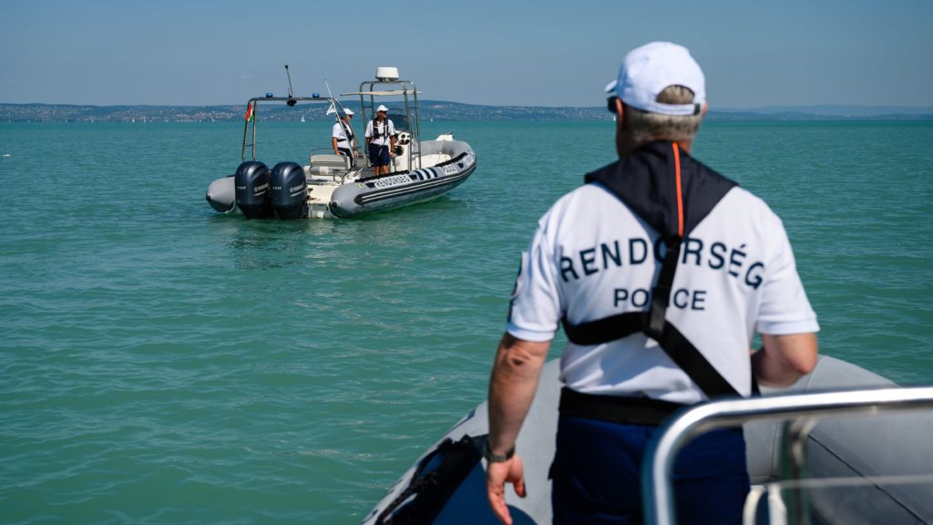 Két fiatal veszett oda a Balatonba