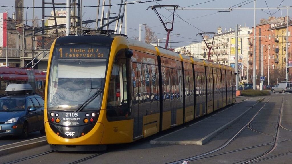 Kifakadt egy villamosvezető a gyerekek közlekedése miatt