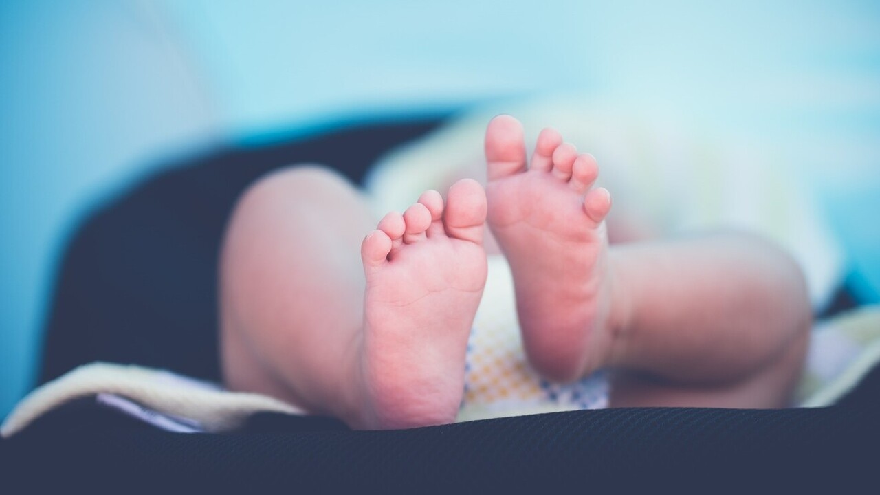 csecsemő lábak