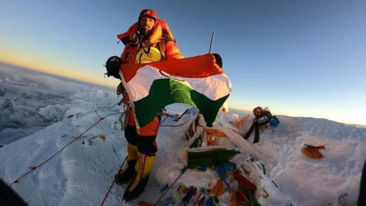 Narender Singh Yadav az Everest csúcsán.