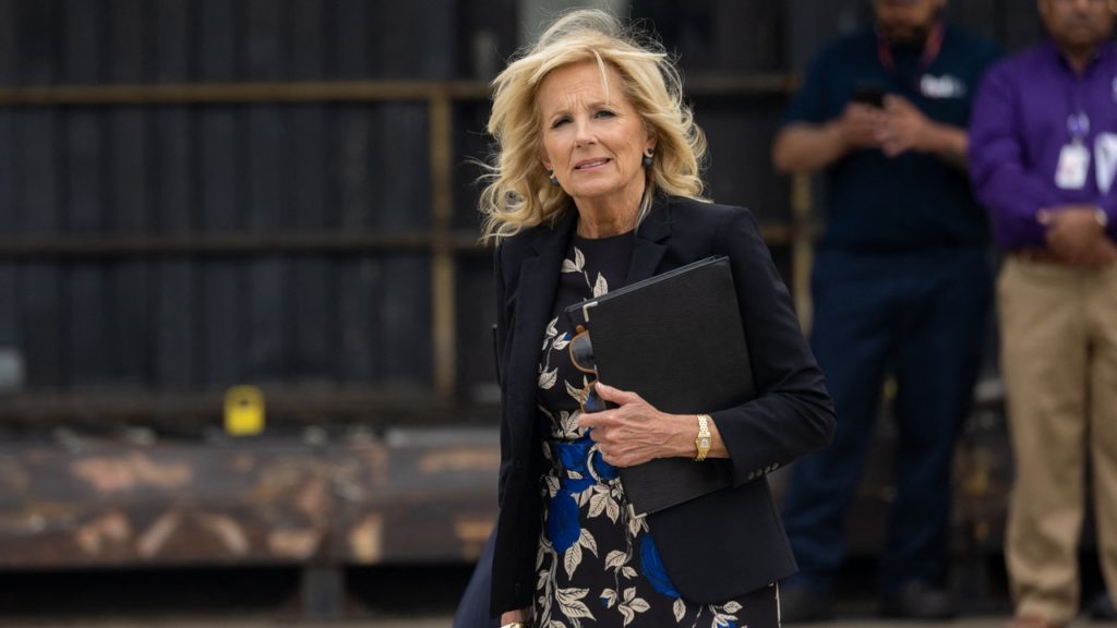 Jill Biden az első first lady, aki a Harper’s Bazaar címlapján szerepel a magazin 155 éves történetében