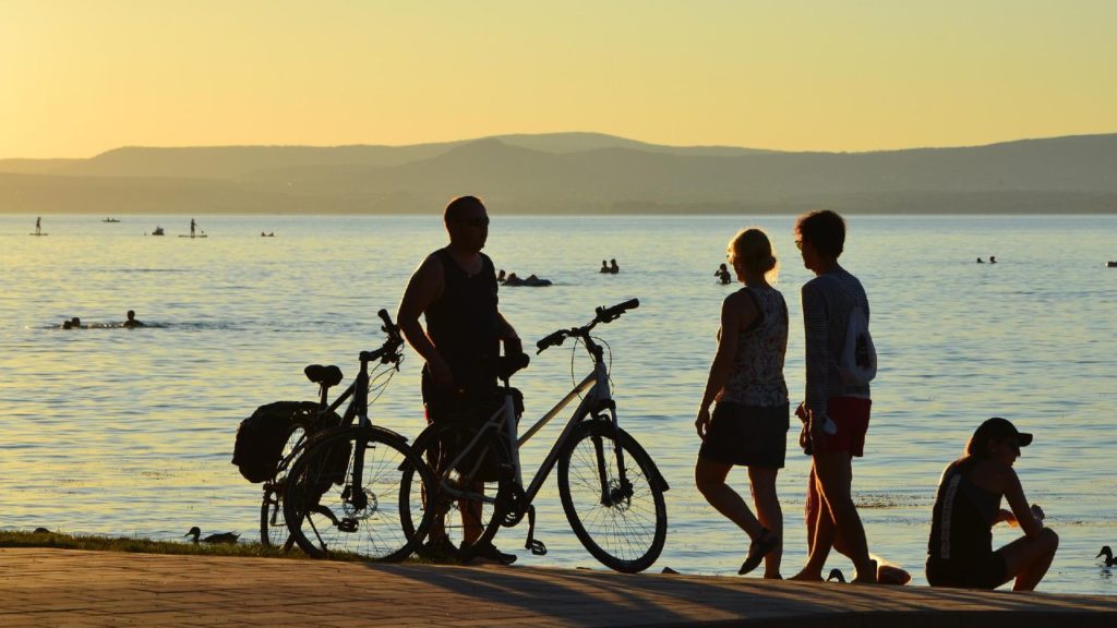 Hiába az áremelkedések, özönlenek a vendégek a Balatonra