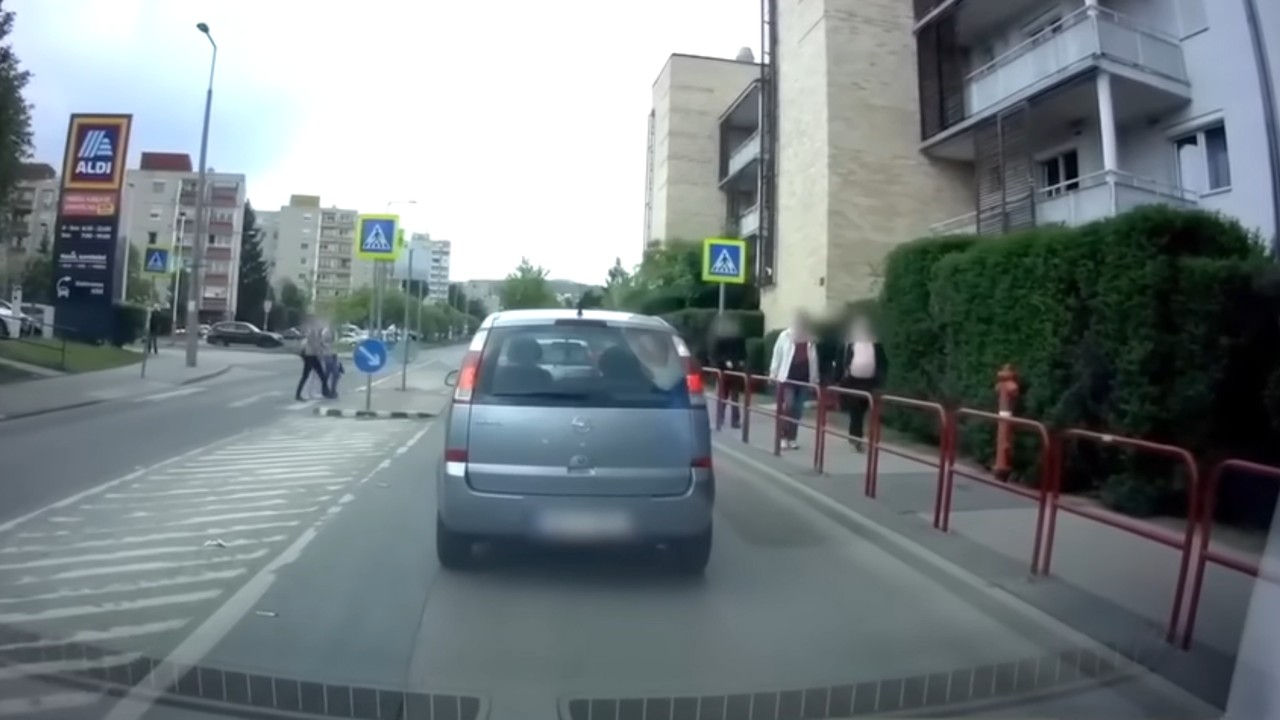 Videó szabálytalankodó sofőrökről.